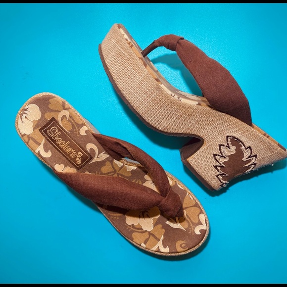 Chunky Skecher Sandals - Picture 1 of 6